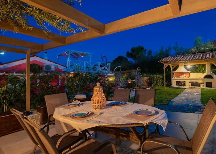 Dorothea With Private Pool, By Zantewize *