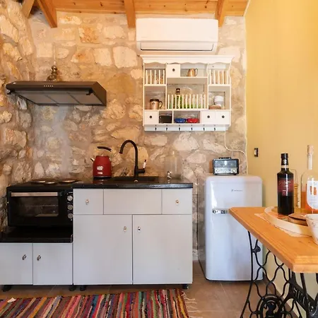 Dorothea With Private Pool, By Zantewize Langadhákia