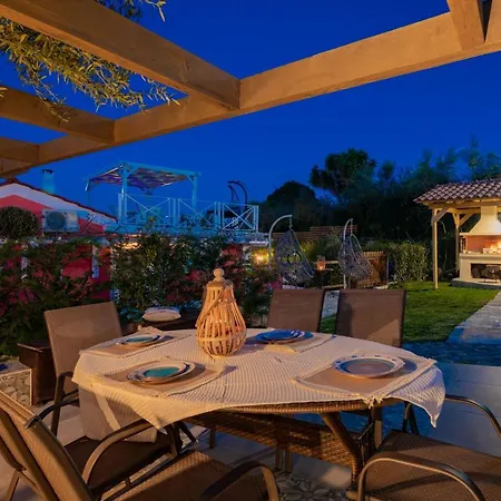 Dorothea With Private Pool, By Zantewize *